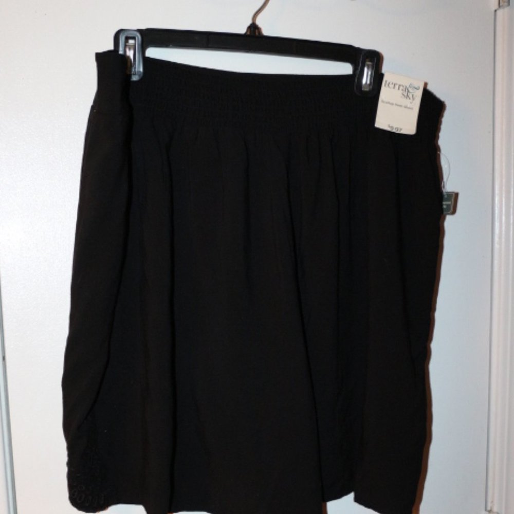 TERRA & SKY Black Scallop Hem SHORTS NWT 1X 16-18